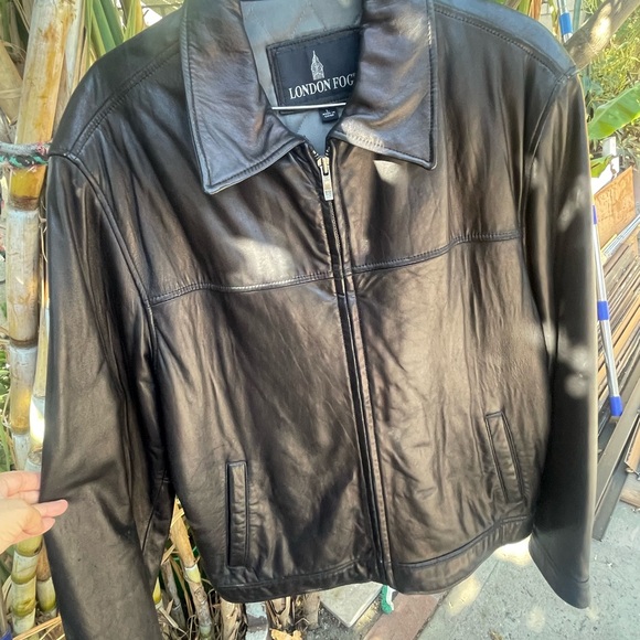 London Fog Men's Black Leather Jacket from the 80s good condition